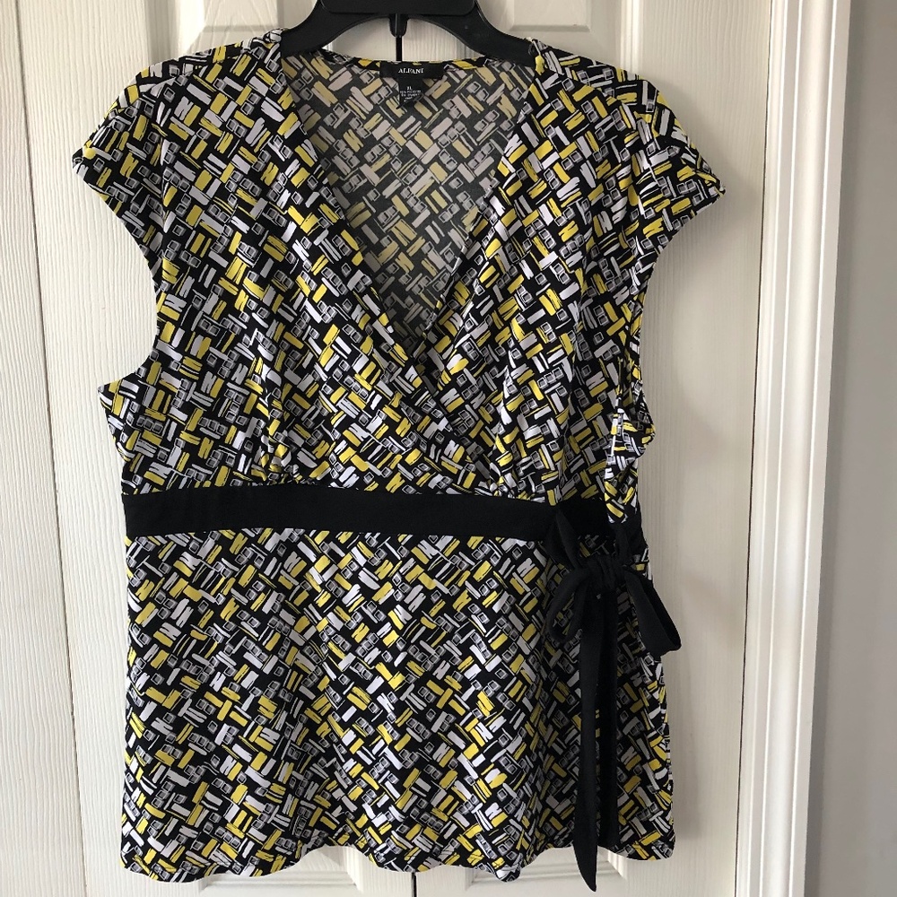 Flattering Alfani wrap/look top, XL, EUC